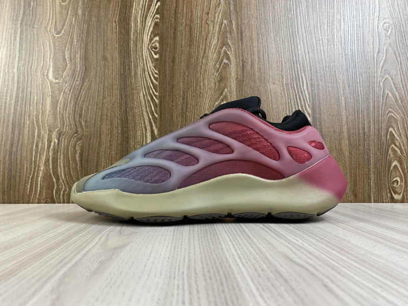 YEEZY 700 (19)