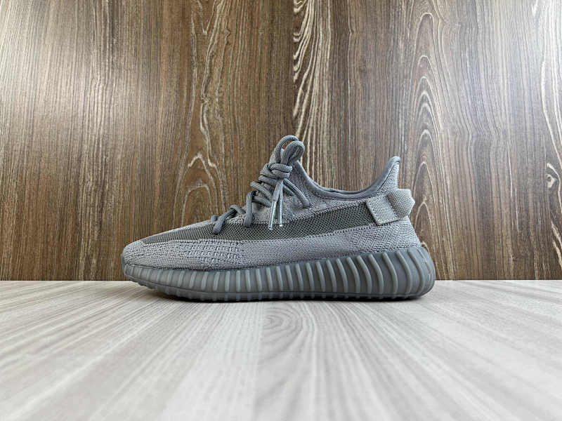 YEEZY 350 (23)