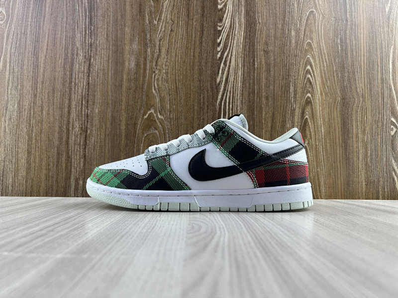 NIKE DUNK (235)