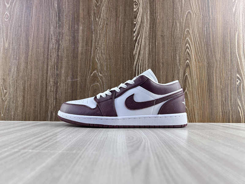 NIKE AIR JORDAN 1 LOW (23)