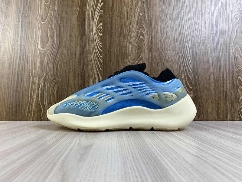 YEEZY 700 (15)