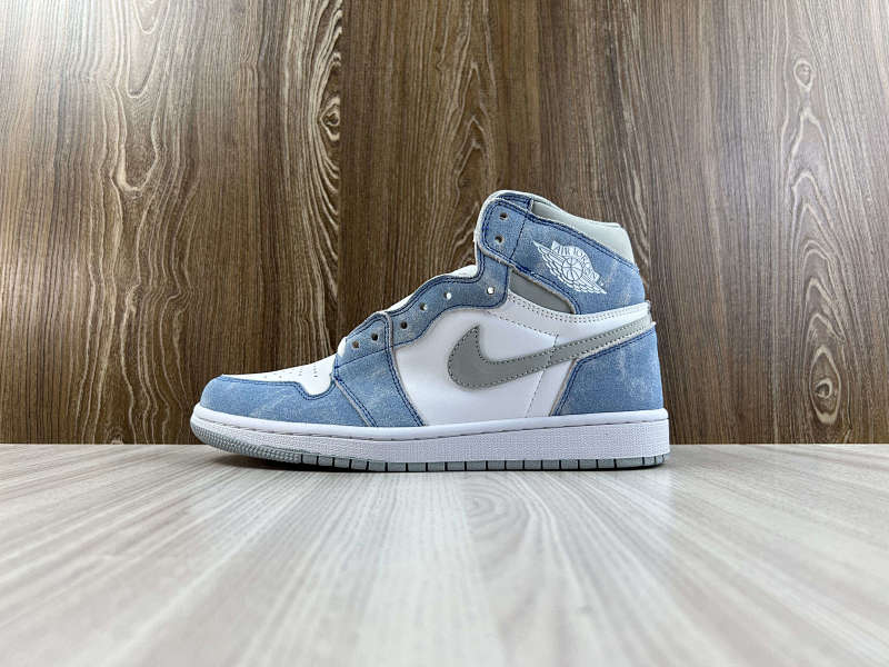 NIKE AIR JORDAN 1 HIGH (42)