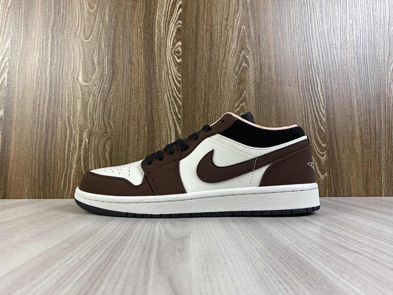 NIKE AIR JORDAN 1 LOW (145)