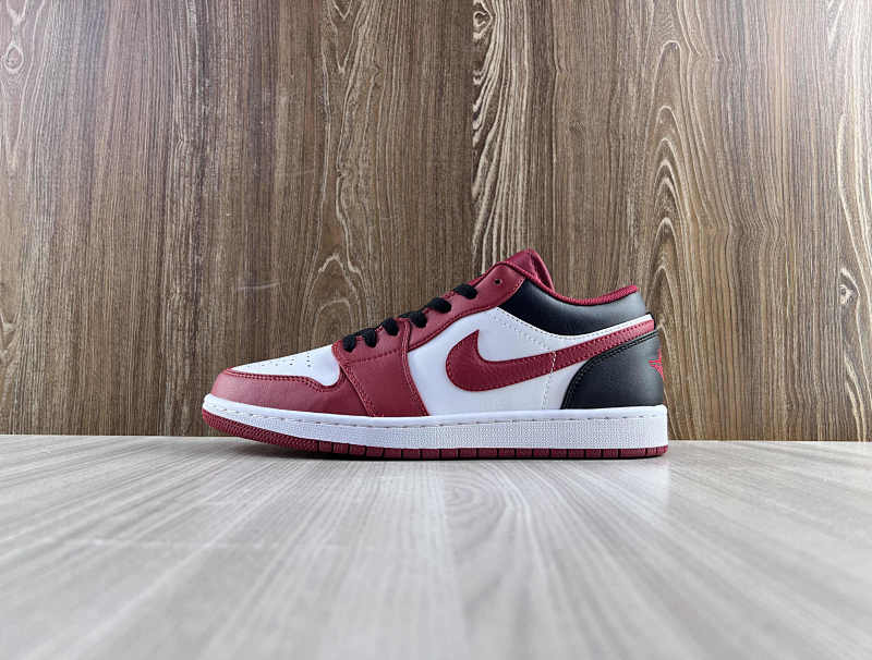 NIKE AIR JORDAN 1 LOW (80)