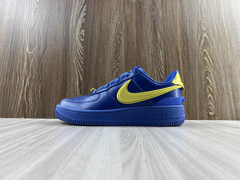 NIKE AIR FORCE 1 (74)