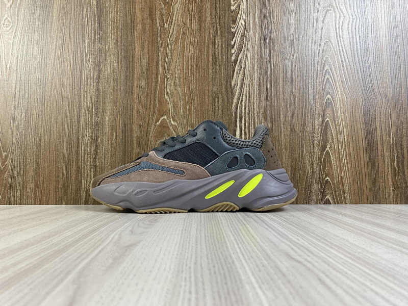 YEEZY 700 (9)