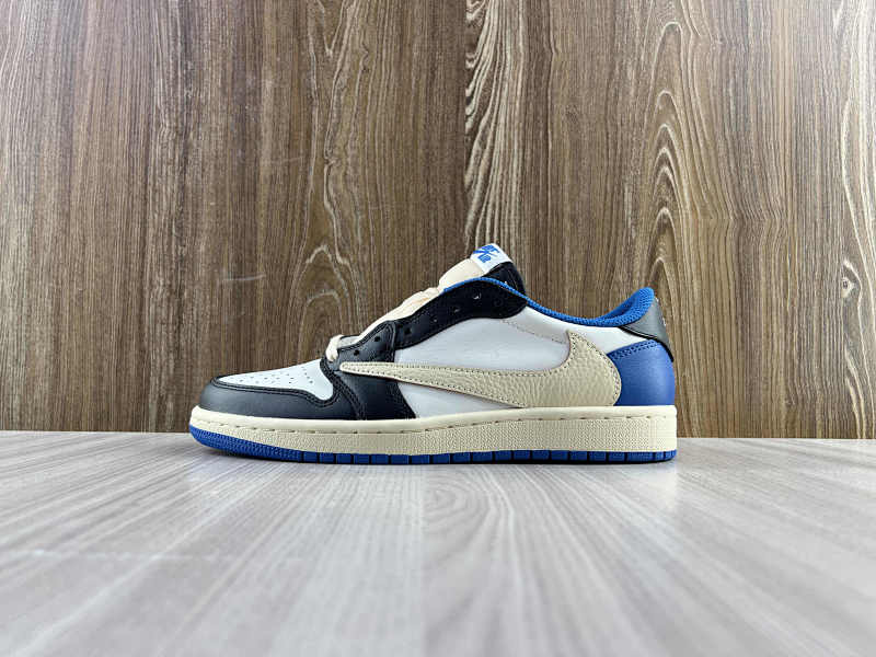 NIKE AIR JORDAN 1 LOW (154)