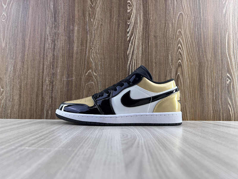 NIKE AIR JORDAN 1 LOW (67)