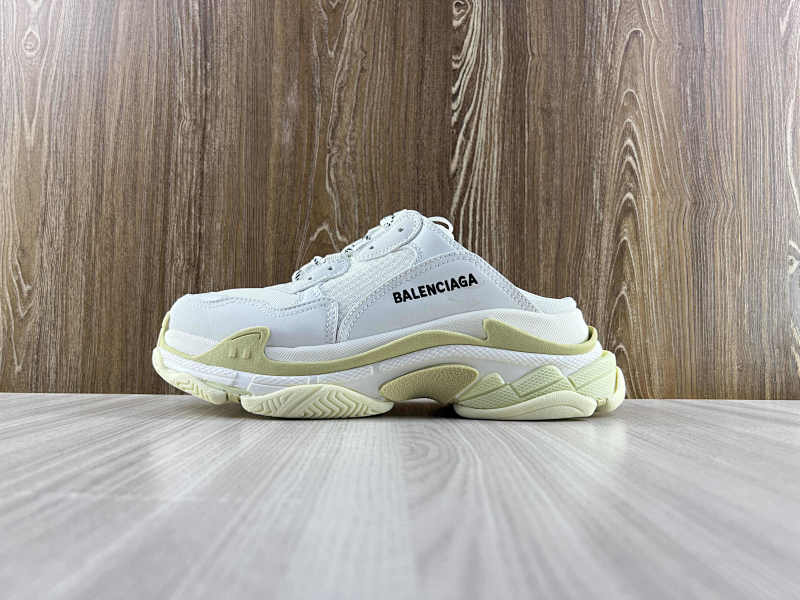 BALENCIAGA SHOES (49)