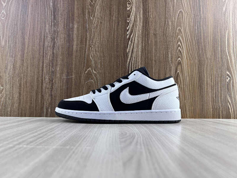 NIKE AIR JORDAN 1 LOW (34)