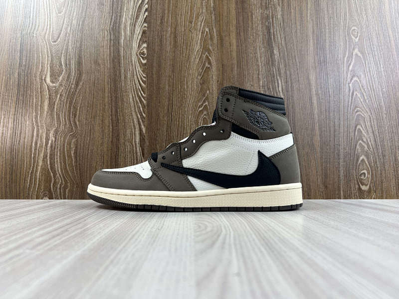 NIKE AIR JORDAN 1 HIGH (50)