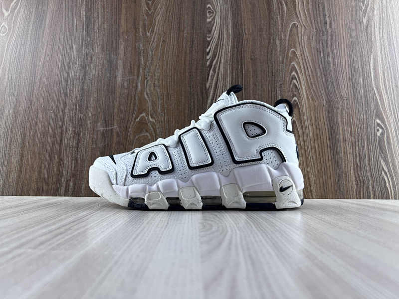 NIKE UPTEMPO (21)