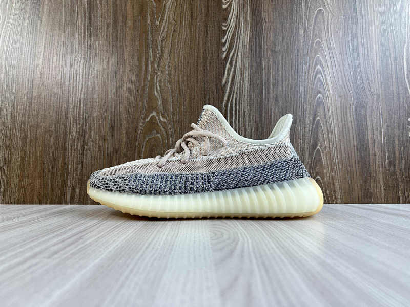 YEEZY 350 (40)
