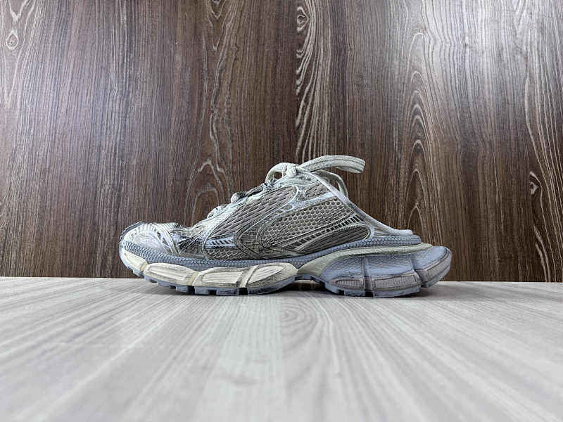 BALENCIAGA SHOES (307)
