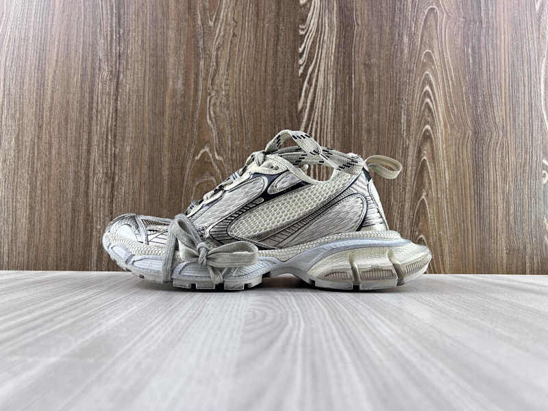 BALENCIAGA SHOES (233)
