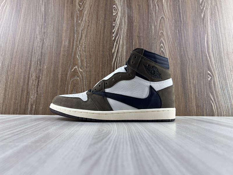 NIKE AIR JORDAN 1 HIGH (5)
