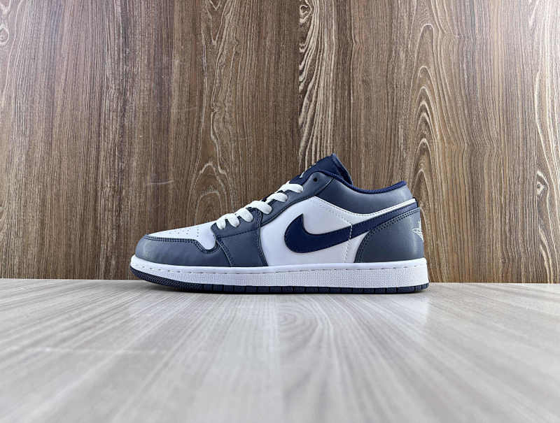 NIKE AIR JORDAN 1 LOW (82)