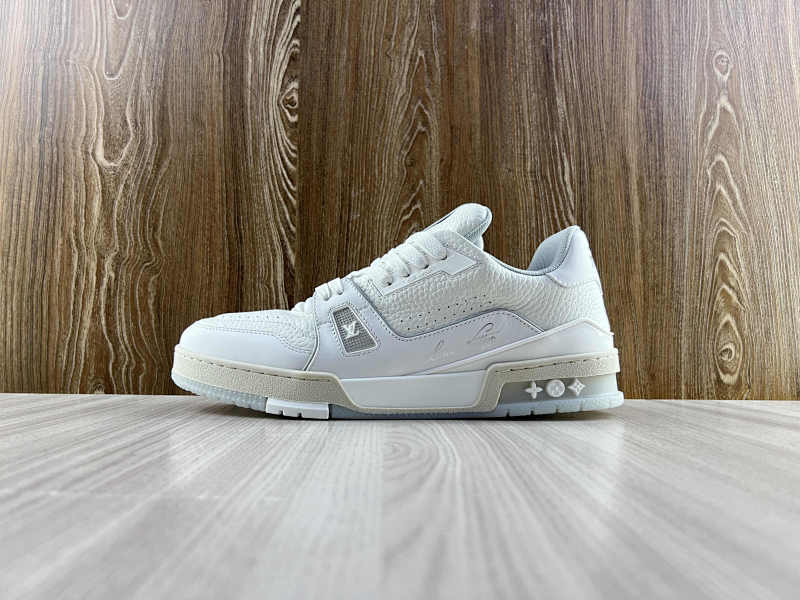 LOUIS VUITTON SHOES (26)