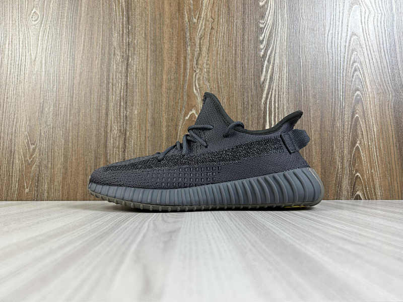 YEEZY 350 (78)