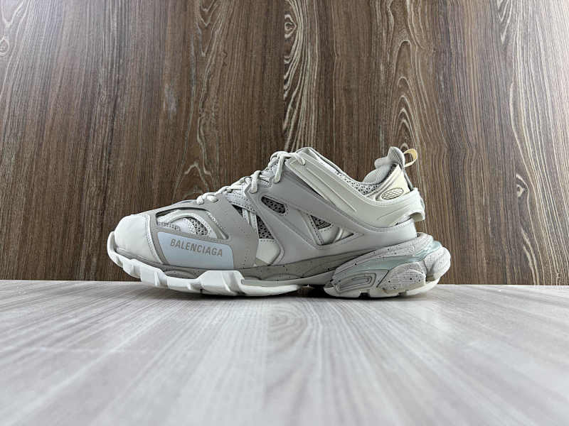 BALENCIAGA SHOES (275)