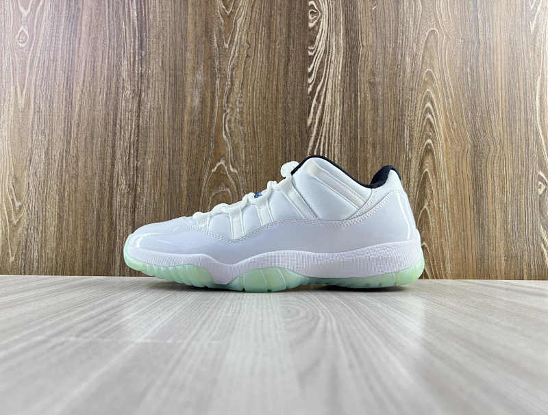 NIKE AIR JORDAN 11 (27)