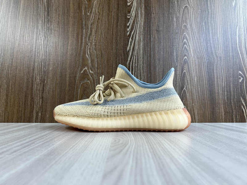 YEEZY 350 (19)