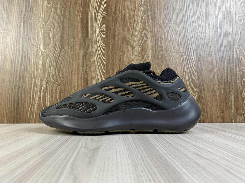 YEEZY 700 (21)