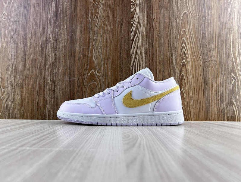 NIKE AIR JORDAN 1 LOW (53)