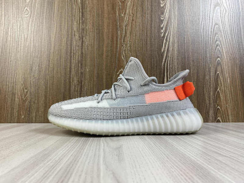 YEEZY 350 (62)