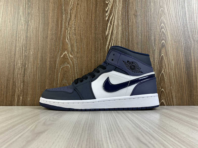 NIKE AIR JORDAN 1 MID