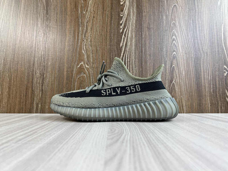 YEEZY 350 (46)