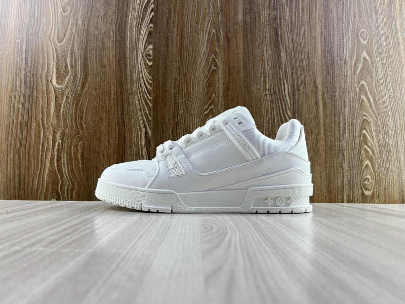 LOUIS VUITTON SHOES (44)