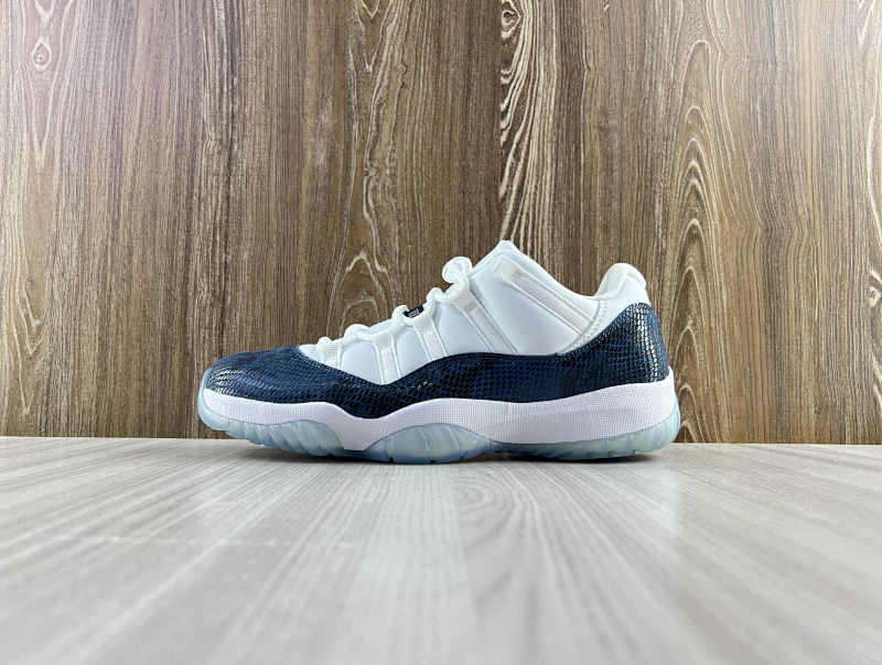 NIKE AIR JORDAN 11 (15)
