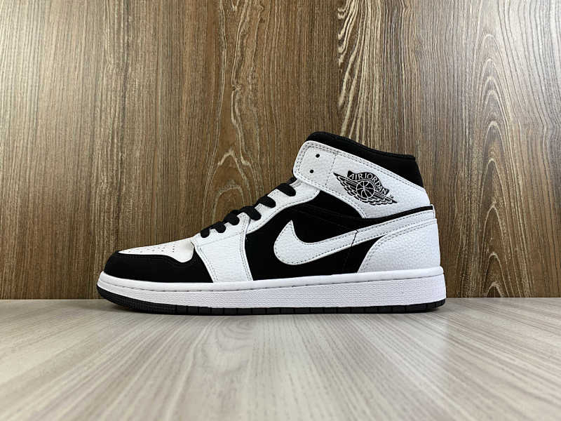 NIKE AIR JORDAN 1 MID (9)