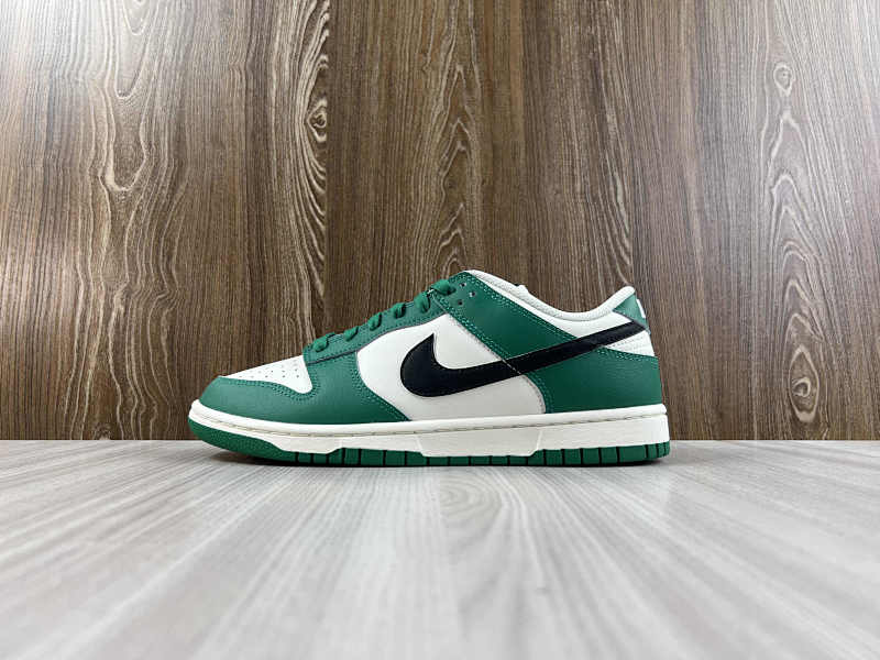 NIKE DUNK (135)