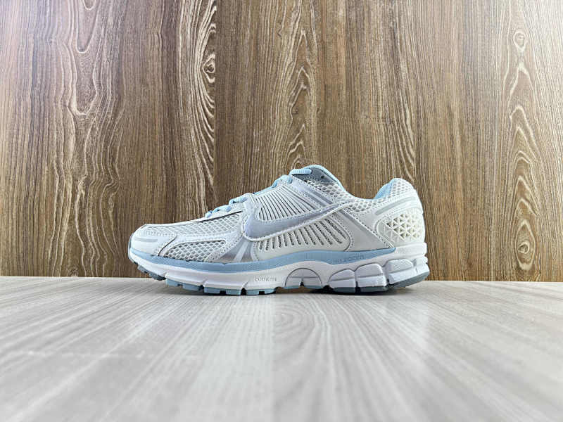 NIKE ZOOM VOMERO 5 (9)