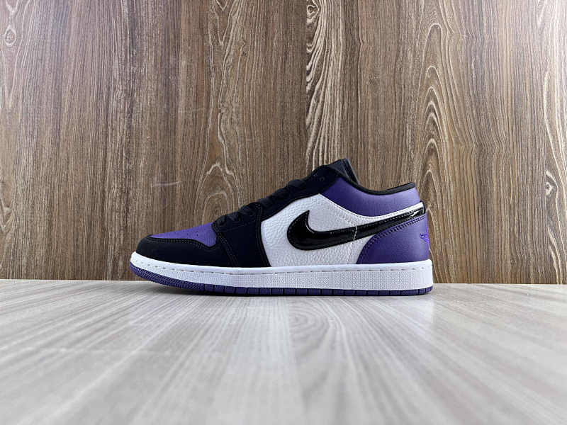 NIKE AIR JORDAN 1 LOW (62)