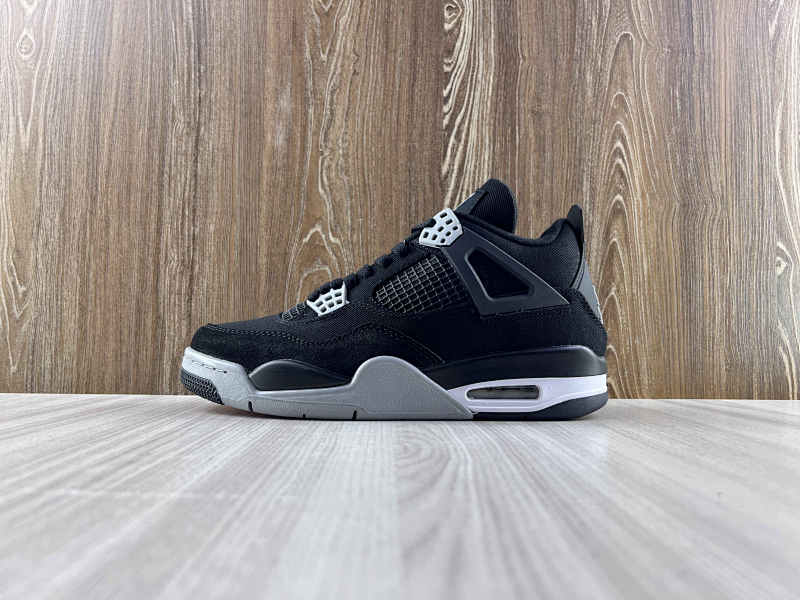 NIKE AIR JORDAN 4