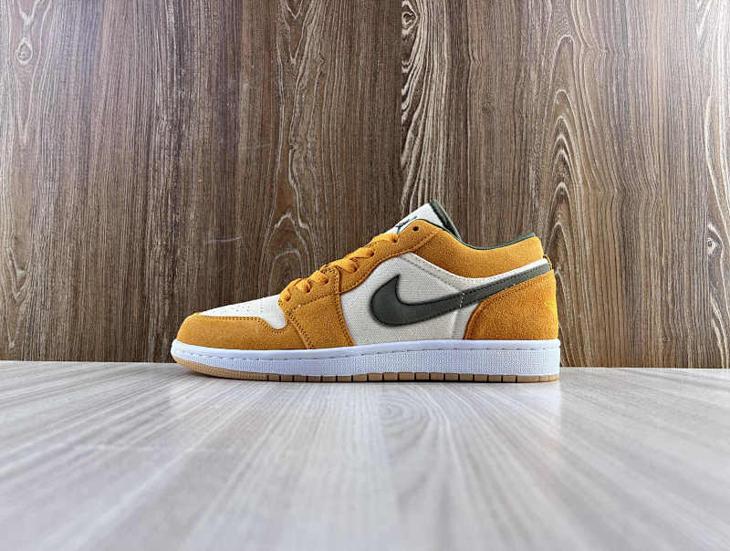 NIKE AIR JORDAN 1 LOW (58)
