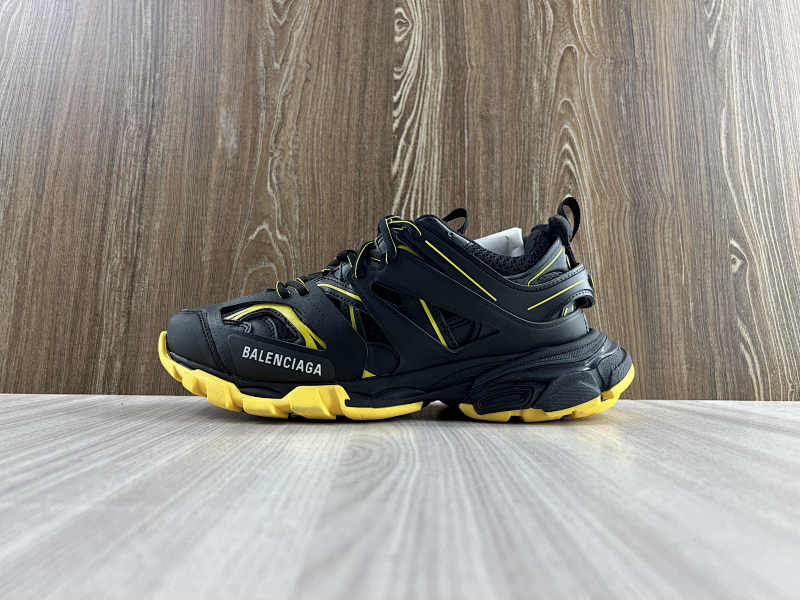 BALENCIAGA SHOES (282)