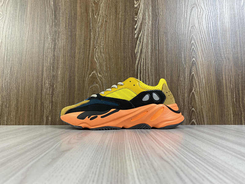 YEEZY 700 (3)
