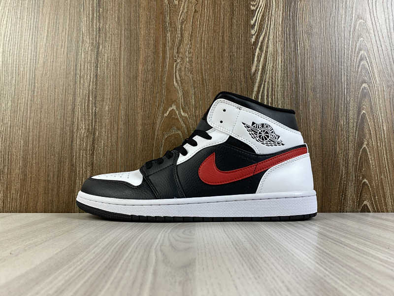NIKE AIR JORDAN 1 MID (15)