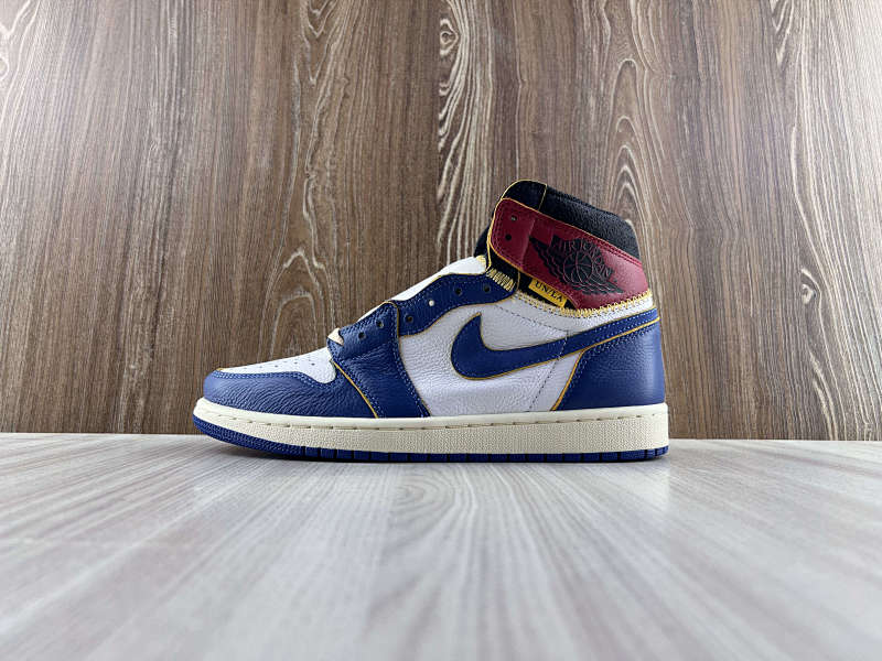 NIKE AIR JORDAN 1 HIGH (6)