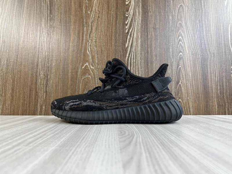 YEEZY 350 (42)