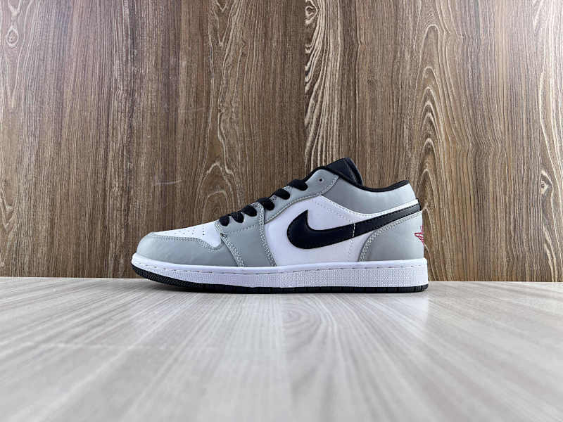 NIKE AIR JORDAN 1 LOW (72)