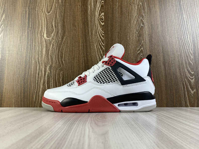 NIKE AIR JORDAN 4 (104)
