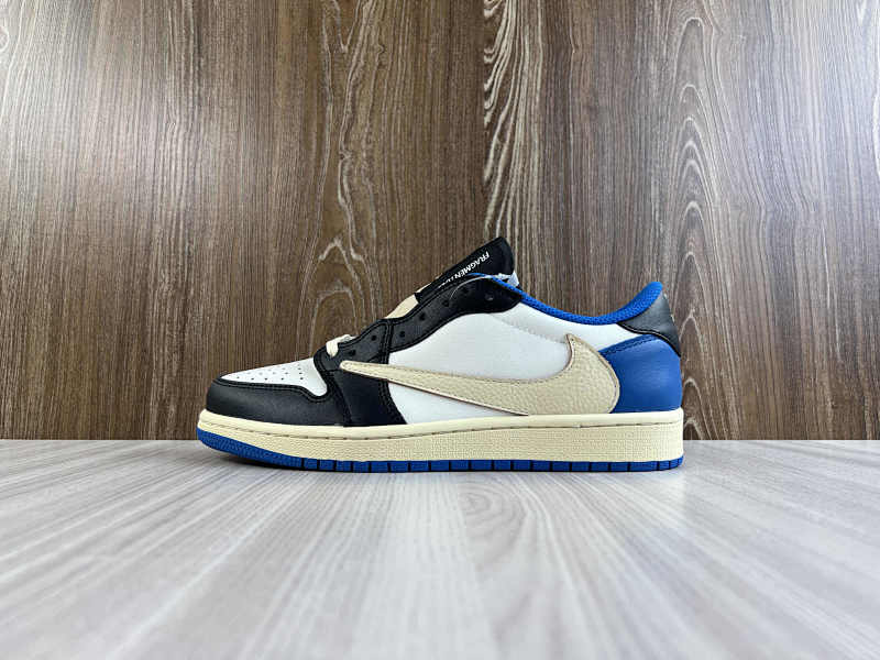 NIKE AIR JORDAN 1 LOW (121)