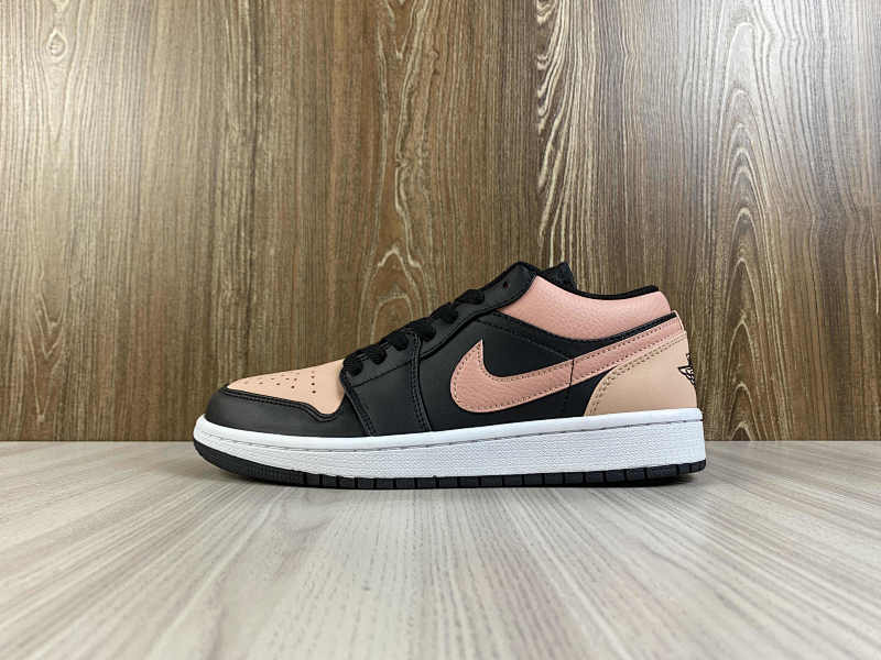 NIKE AIR JORDAN 1 LOW (147)