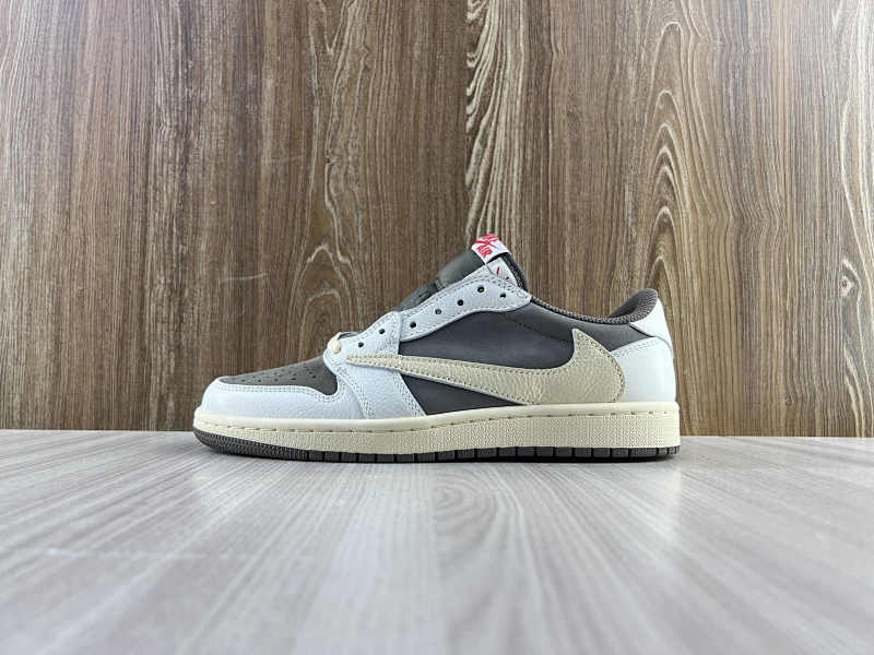 NIKE AIR JORDAN 1 LOW (153)