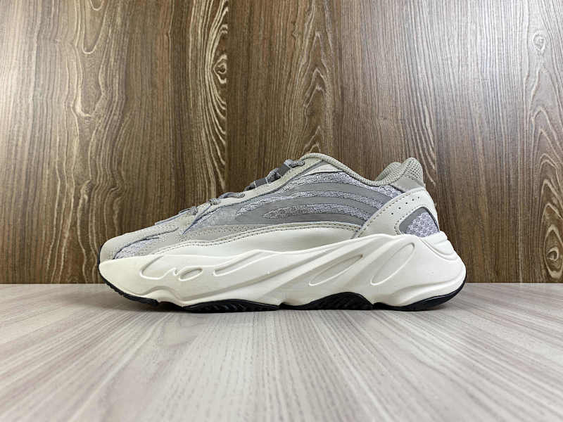 YEEZY 700 (26)
